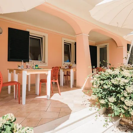 Ohana Bed and Breakfast Λίντο ντι Καμαϊόρε